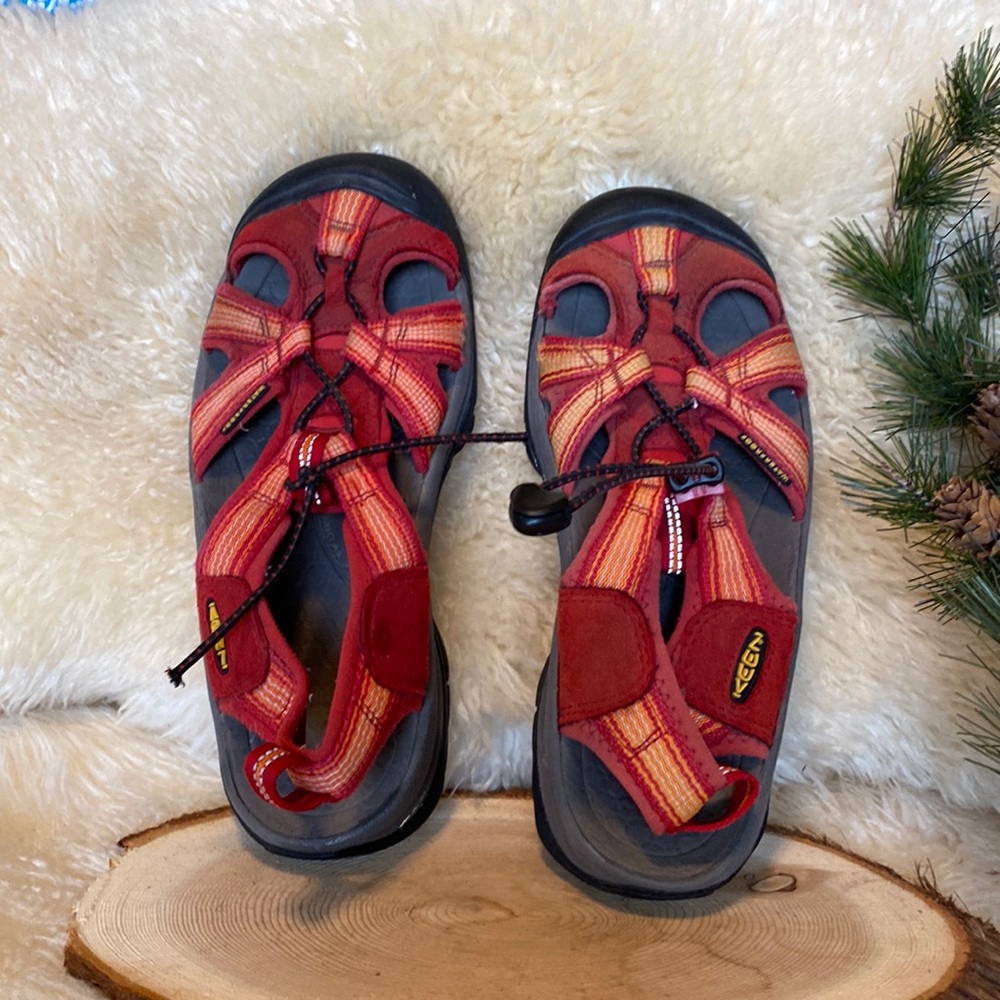 Keen Sandals Size 7